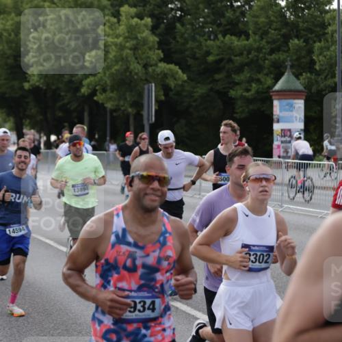 29.06.2025 - hella hamburg halbmarathon Jannik Wohlers http://msf.ph/oto/8244266 29.06.2025 09:55:13 Lombardsbrücke 1120, 1151, 1461, 1630, 1706, 1884, 1976, 2284, 2706, 2708, 2718, 3087, 3213, 3399, 3654, 3945, 3985, 4088, 4324, 4345, 4847, 4890, 4938, 5421, 5459, 5708, 5915, 6009, 6054, 6421, 6481, 6532, 6691, 7269, 7312, 7367, 8205, 8216, 8218, 8234, 8302, 8454, 8577, 8720, 8856, 8899, 8927, 8977, 9386, 9491, 9786, 9934, 10115, 10988, 11309, 11356, 11733, 11819, 11977, 12149, 12379, 12450, 12519, 12533, 12891, 13032, 13073, 13799, 13807, 13894, 13996 meine-sportfotos.de