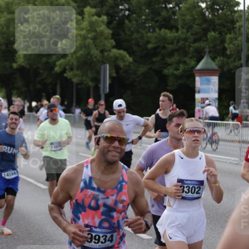 29.06.2025 - hella hamburg halbmarathon Jannik Wohlers http://msf.ph/oto/8244308 29.06.2025 09:55:13 Lombardsbrücke 1120, 1151, 1461, 1630, 1706, 1884, 1976, 2284, 2706, 2708, 2718, 3087, 3213, 3399, 3654, 3945, 3985, 4088, 4324, 4345, 4847, 4890, 4938, 5421, 5459, 5708, 5915, 6009, 6054, 6421, 6481, 6532, 6691, 7269, 7312, 7367, 8205, 8216, 8218, 8234, 8302, 8454, 8577, 8720, 8856, 8899, 8927, 8977, 9386, 9491, 9786, 9934, 10115, 10988, 11309, 11356, 11733, 11819, 11977, 12149, 12379, 12450, 12519, 12533, 12891, 13032, 13073, 13799, 13807, 13894, 13996 meine-sportfotos.de