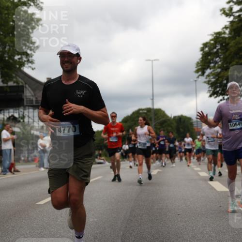 29.06.2025 - hella hamburg halbmarathon Yannick Fuchs http://msf.ph/oto/8244338 29.06.2025 10:47:35 20KM 1030, 1061, 1151, 1502, 1706, 1727, 1783, 2058, 2070, 2082, 2354, 2518, 3208, 3209, 3819, 4635, 4770, 5020, 5638, 5866, 6481, 6511, 6512, 6629, 6762, 6877, 6942, 7177, 7274, 7864, 7918, 8335, 8390, 8447, 9142, 10549, 10891, 10895, 11068, 11844, 12379, 12413, 12490, 12632, 12909, 13032, 13033, 13289, 13397, 13865, 13912, 13997, 15061, 15126, 15179, 15441, 15497, 15502, 15838, 15856, 15946, 16477, 16538, 17348, 18134, 18143, 18418, 18487, 18590 meine-sportfotos.de