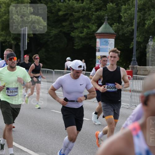 29.06.2025 - hella hamburg halbmarathon Jannik Wohlers http://msf.ph/oto/8244374 29.06.2025 09:55:14 Lombardsbrücke 1120, 1151, 1461, 1630, 1884, 1976, 2284, 2706, 2708, 2718, 2884, 3087, 3213, 3399, 3654, 3945, 3985, 4088, 4324, 4345, 4847, 4890, 4938, 5421, 5459, 5708, 5915, 6009, 6054, 6421, 6481, 6532, 6691, 6994, 7269, 7312, 7367, 8205, 8216, 8218, 8234, 8302, 8577, 8720, 8856, 8927, 8977, 9386, 9491, 9786, 9934, 10115, 10811, 10988, 11309, 11356, 11733, 11819, 11977, 12149, 12379, 12450, 12519, 12533, 12891, 13032, 13073, 13799, 13807, 13894, 13996 meine-sportfotos.de