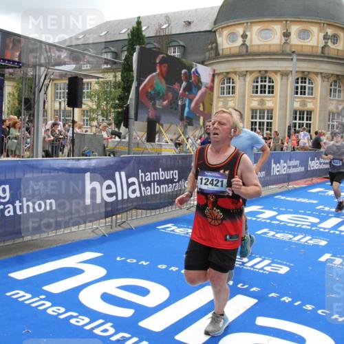29.06.2025 - hella hamburg halbmarathon Michael Strokosch http://msf.ph/oto/8244383 29.06.2025 10:48:58 Ziel 1381, 1452, 2260, 3213, 3985, 7067, 8889, 9661, 12421, 12534, 13009, 13183, 13976, 15309, 18873 meine-sportfotos.de