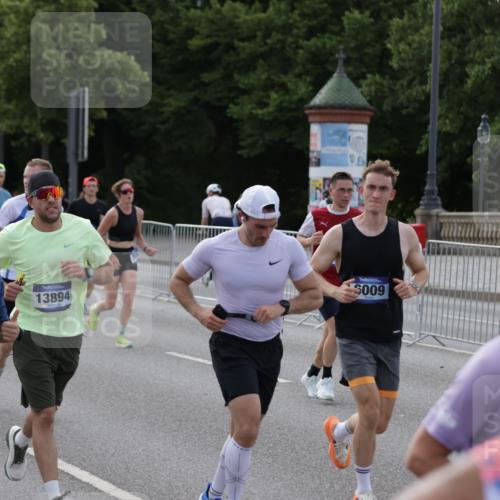 29.06.2025 - hella hamburg halbmarathon Jannik Wohlers http://msf.ph/oto/8244407 29.06.2025 09:55:14 Lombardsbrücke 1120, 1151, 1461, 1630, 1884, 1976, 2284, 2706, 2708, 2718, 2884, 3087, 3213, 3399, 3654, 3945, 3985, 4088, 4324, 4345, 4847, 4890, 4938, 5421, 5459, 5708, 5915, 6009, 6054, 6421, 6481, 6532, 6691, 6994, 7269, 7312, 7367, 8205, 8216, 8218, 8234, 8302, 8577, 8720, 8856, 8927, 8977, 9386, 9491, 9786, 9934, 10115, 10811, 10988, 11309, 11356, 11733, 11819, 11977, 12149, 12379, 12450, 12519, 12533, 12891, 13032, 13073, 13799, 13807, 13894, 13996 meine-sportfotos.de