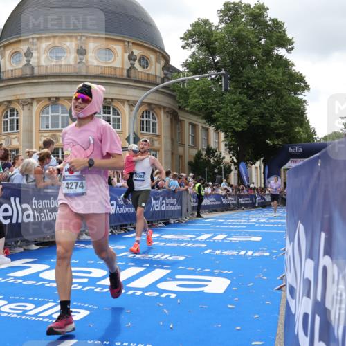 29.06.2025 - hella hamburg halbmarathon Strokosch-Dieckow http://msf.ph/oto/8244431 29.06.2025 10:38:07 Ziel 2849, 5091, 7743, 8002, 8091, 9944, 11049, 11952, 14274, 14688, 15382, 16698, 17623, 18986 meine-sportfotos.de
