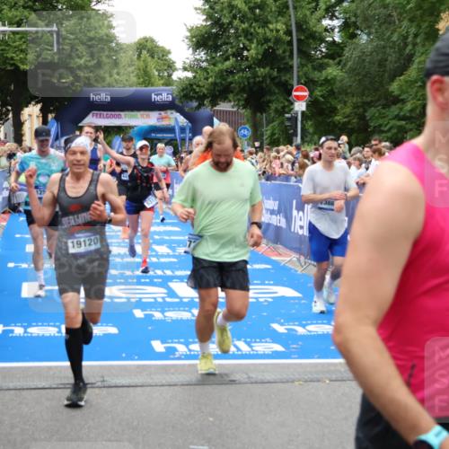 29.06.2025 - hella hamburg halbmarathon Zöllner http://msf.ph/oto/8244433 29.06.2025 10:56:42 Ziel 2083, 4152, 5721, 6416, 6759, 7037, 7646, 8311, 8744, 9488, 9562, 11083, 11870, 12509, 13863, 15145, 15712, 16043, 16121, 17259, 18340, 18899, 19120 meine-sportfotos.de