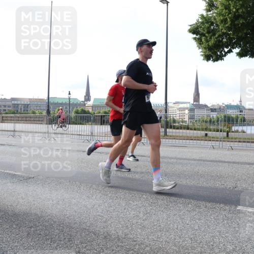 29.06.2025 - hella hamburg halbmarathon Lena Gebhardt http://msf.ph/oto/8244445 29.06.2025 09:56:30 Lombardsbrücke 1061, 1452, 1460, 1496, 1499, 1502, 1507, 1592, 1628, 1833, 1877, 2013, 2058, 2082, 2083, 2208, 2260, 2378, 2504, 2771, 2953, 2996, 3060, 3256, 3296, 3310, 3652, 4065, 4077, 4377, 4404, 4635, 4711, 4833, 5169, 5482, 5600, 5607, 5839, 5978, 6115, 6134, 6168, 6286, 6511, 6512, 6561, 6562, 7178, 7332, 7383, 7475, 7583, 7943, 8261, 8335, 8361, 8514, 8587, 8618, 8863, 8921, 8968, 8989, 8996, 9246, 9537, 9597, 9638, 10596 meine-sportfotos.de