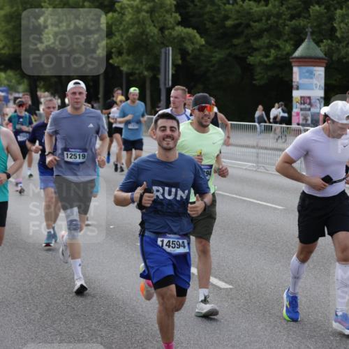 29.06.2025 - hella hamburg halbmarathon Jannik Wohlers http://msf.ph/oto/8244446 29.06.2025 09:55:14 Lombardsbrücke 1120, 1151, 1461, 1630, 1884, 1976, 2284, 2706, 2708, 2718, 2884, 3087, 3213, 3399, 3654, 3945, 3985, 4088, 4324, 4345, 4847, 4890, 4938, 5421, 5459, 5708, 5915, 6009, 6054, 6421, 6481, 6532, 6691, 6994, 7269, 7312, 7367, 8205, 8216, 8218, 8234, 8302, 8577, 8720, 8856, 8927, 8977, 9386, 9491, 9786, 9934, 10115, 10811, 10988, 11309, 11356, 11733, 11819, 11977, 12149, 12379, 12450, 12519, 12533, 12891, 13032, 13073, 13799, 13807, 13894, 13996 meine-sportfotos.de