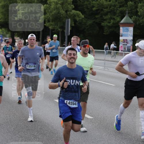 29.06.2025 - hella hamburg halbmarathon Jannik Wohlers http://msf.ph/oto/8244477 29.06.2025 09:55:14 Lombardsbrücke 1120, 1151, 1461, 1630, 1884, 1976, 2284, 2706, 2708, 2718, 2884, 3087, 3213, 3399, 3654, 3945, 3985, 4088, 4324, 4345, 4847, 4890, 4938, 5421, 5459, 5708, 5915, 6009, 6054, 6421, 6481, 6532, 6691, 6994, 7269, 7312, 7367, 8205, 8216, 8218, 8234, 8302, 8577, 8720, 8856, 8927, 8977, 9386, 9491, 9786, 9934, 10115, 10811, 10988, 11309, 11356, 11733, 11819, 11977, 12149, 12379, 12450, 12519, 12533, 12891, 13032, 13073, 13799, 13807, 13894, 13996 meine-sportfotos.de
