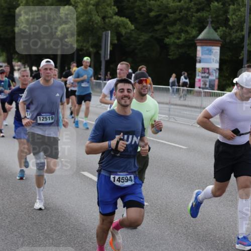 29.06.2025 - hella hamburg halbmarathon Jannik Wohlers http://msf.ph/oto/8244500 29.06.2025 09:55:14 Lombardsbrücke 1120, 1151, 1461, 1630, 1884, 1976, 2284, 2706, 2708, 2718, 2884, 3087, 3213, 3399, 3654, 3945, 3985, 4088, 4324, 4345, 4847, 4890, 4938, 5421, 5459, 5708, 5915, 6009, 6054, 6421, 6481, 6532, 6691, 6994, 7269, 7312, 7367, 8205, 8216, 8218, 8234, 8302, 8577, 8720, 8856, 8927, 8977, 9386, 9491, 9786, 9934, 10115, 10811, 10988, 11309, 11356, 11733, 11819, 11977, 12149, 12379, 12450, 12519, 12533, 12891, 13032, 13073, 13799, 13807, 13894, 13996 meine-sportfotos.de