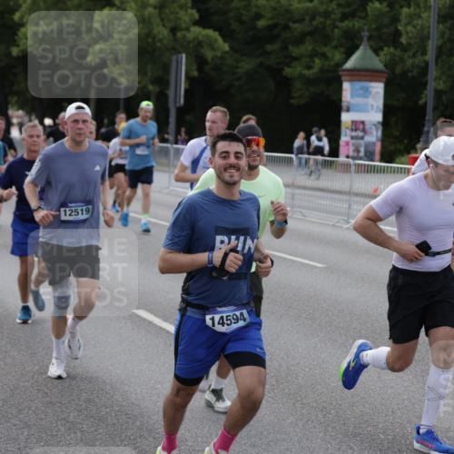 29.06.2025 - hella hamburg halbmarathon Jannik Wohlers http://msf.ph/oto/8244512 29.06.2025 09:55:15 Lombardsbrücke 1120, 1151, 1461, 1630, 1884, 1976, 2284, 2706, 2708, 2718, 2884, 3087, 3213, 3399, 3654, 3692, 3945, 3985, 4088, 4324, 4345, 4601, 4847, 4890, 4938, 5421, 5459, 5915, 6009, 6054, 6421, 6481, 6532, 6691, 6994, 7269, 7367, 8205, 8216, 8234, 8302, 8577, 8856, 8927, 8977, 9386, 9491, 9786, 9934, 10115, 10811, 10988, 11309, 11356, 11733, 11819, 11977, 12149, 12379, 12450, 12519, 13032, 13073, 13799, 13807, 13894, 13996 meine-sportfotos.de