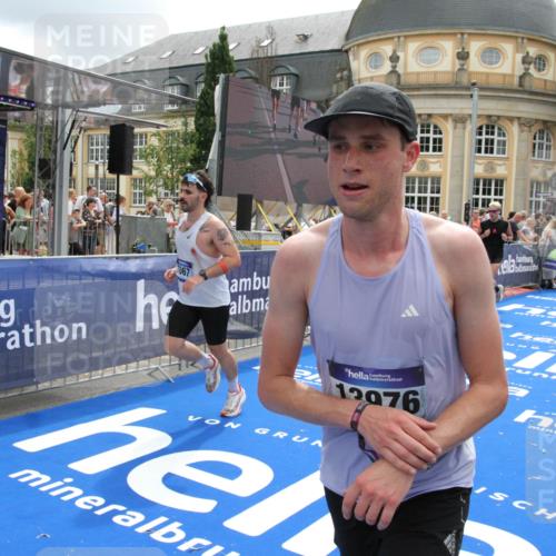 29.06.2025 - hella hamburg halbmarathon Michael Strokosch http://msf.ph/oto/8244554 29.06.2025 10:49:01 Ziel 1381, 1452, 2260, 3213, 3985, 7067, 7297, 8821, 8889, 9661, 9695, 12534, 13009, 13183, 13688, 13976, 18873 meine-sportfotos.de