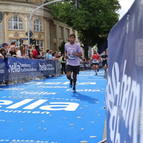 29.06.2025 - hella hamburg halbmarathon Strokosch-Dieckow http://msf.ph/oto/8244575 29.06.2025 10:38:12 Ziel 1688, 2849, 5091, 6095, 7743, 8002, 14688, 15382, 17623, 18584, 18986 meine-sportfotos.de