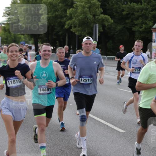 29.06.2025 - hella hamburg halbmarathon Jannik Wohlers http://msf.ph/oto/8244588 29.06.2025 09:55:15 Lombardsbrücke 1120, 1151, 1461, 1630, 1884, 1976, 2284, 2706, 2708, 2718, 2884, 3087, 3213, 3399, 3654, 3692, 3945, 3985, 4088, 4324, 4345, 4601, 4847, 4890, 4938, 5421, 5459, 5915, 6009, 6054, 6421, 6481, 6532, 6691, 6994, 7269, 7367, 8205, 8216, 8234, 8302, 8577, 8856, 8927, 8977, 9386, 9491, 9786, 9934, 10115, 10811, 10988, 11309, 11356, 11733, 11819, 11977, 12149, 12379, 12450, 12519, 13032, 13073, 13799, 13807, 13894, 13996 meine-sportfotos.de