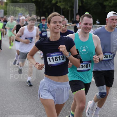 29.06.2025 - hella hamburg halbmarathon Jannik Wohlers http://msf.ph/oto/8244660 29.06.2025 09:55:16 Lombardsbrücke 1120, 1143, 1151, 1461, 1630, 1884, 1976, 2284, 2706, 2708, 2718, 2884, 3087, 3213, 3399, 3654, 3692, 3945, 3985, 4088, 4324, 4345, 4601, 4847, 4890, 4938, 5421, 5459, 5915, 6009, 6054, 6421, 6481, 6532, 6691, 6994, 7269, 7367, 8216, 8234, 8302, 8390, 8577, 8856, 8927, 8977, 9386, 9491, 9786, 9934, 10115, 10811, 10988, 11309, 11356, 11733, 11819, 11977, 12149, 12379, 12450, 12519, 13032, 13073, 13799, 13807, 13894, 13996 meine-sportfotos.de