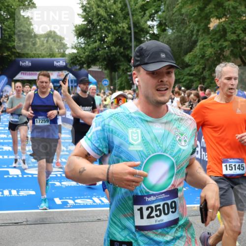 29.06.2025 - hella hamburg halbmarathon Zöllner http://msf.ph/oto/8244680 29.06.2025 10:56:45 Ziel 4152, 6416, 6759, 7037, 7646, 8311, 8744, 8825, 8996, 9488, 11083, 11870, 14369, 14461, 15134, 15145, 15431, 15712, 16043, 16121, 17259, 18340, 18634, 18899 meine-sportfotos.de