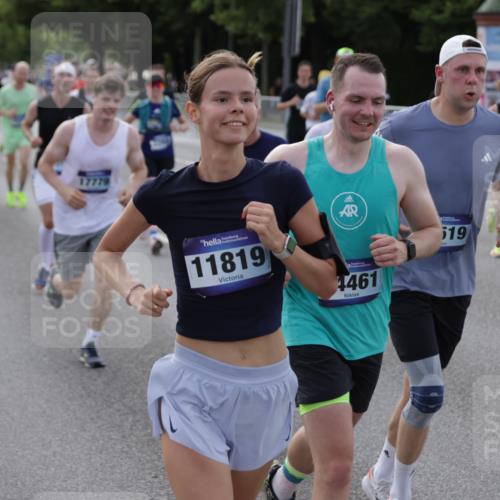 29.06.2025 - hella hamburg halbmarathon Jannik Wohlers http://msf.ph/oto/8244682 29.06.2025 09:55:16 Lombardsbrücke 1120, 1143, 1151, 1461, 1630, 1884, 1976, 2284, 2706, 2708, 2718, 2884, 3087, 3213, 3399, 3654, 3692, 3945, 3985, 4088, 4324, 4345, 4601, 4847, 4890, 4938, 5421, 5459, 5915, 6009, 6054, 6421, 6481, 6532, 6691, 6994, 7269, 7367, 8216, 8234, 8302, 8390, 8577, 8856, 8927, 8977, 9386, 9491, 9786, 9934, 10115, 10811, 10988, 11309, 11356, 11733, 11819, 11977, 12149, 12379, 12450, 12519, 13032, 13073, 13799, 13807, 13894, 13996 meine-sportfotos.de