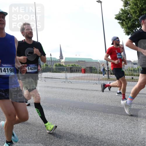 29.06.2025 - hella hamburg halbmarathon Lena Gebhardt http://msf.ph/oto/8244695 29.06.2025 09:56:30 Lombardsbrücke 1061, 1452, 1460, 1496, 1499, 1502, 1507, 1592, 1628, 1833, 1877, 2013, 2058, 2082, 2083, 2208, 2260, 2378, 2504, 2771, 2953, 2996, 3060, 3256, 3296, 3310, 3652, 4065, 4077, 4377, 4404, 4635, 4711, 4833, 5169, 5482, 5600, 5607, 5839, 5978, 6115, 6134, 6168, 6286, 6511, 6512, 6561, 6562, 7178, 7332, 7383, 7475, 7583, 7943, 8261, 8335, 8361, 8514, 8587, 8618, 8863, 8921, 8968, 8989, 8996, 9246, 9537, 9597, 9638, 10596 meine-sportfotos.de