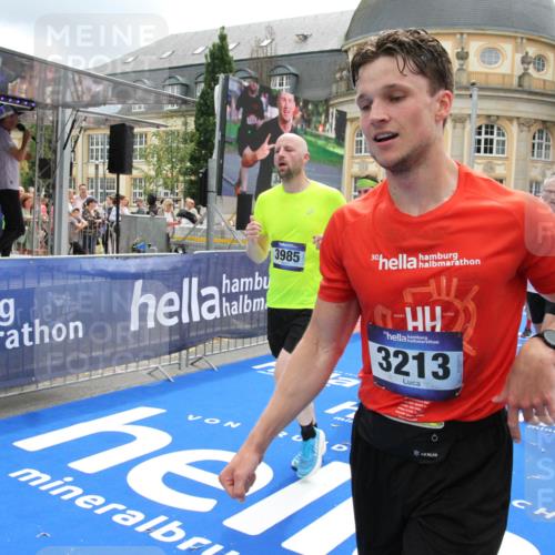 29.06.2025 - hella hamburg halbmarathon Michael Strokosch http://msf.ph/oto/8244696 29.06.2025 10:49:03 Ziel 1381, 1452, 2260, 3213, 3985, 7067, 7297, 8302, 8821, 8889, 9695, 12534, 13183, 13614, 13688, 16627, 17632 meine-sportfotos.de