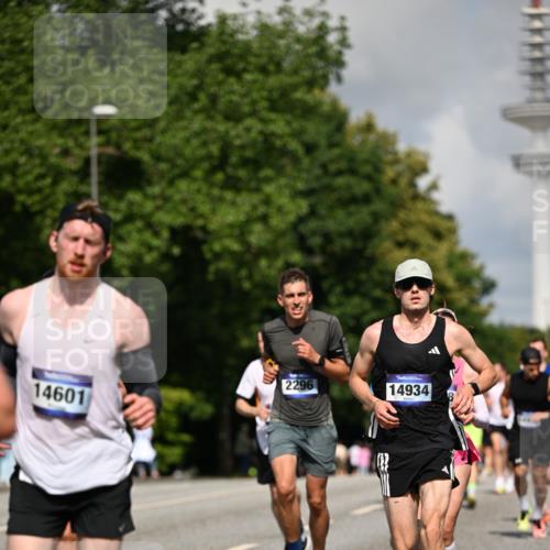 29.06.2025 - hella hamburg halbmarathon Dr. Thomas Lammeyer http://msf.ph/oto/8244703 29.06.2025 09:51:19 Kennedybrücke 1164, 1562, 1644, 1743, 2196, 2296, 3783, 4602, 5091, 5092, 5923, 6684, 6990, 8362, 8901, 9178, 9944, 10384, 10900, 10968, 11202, 11227 meine-sportfotos.de