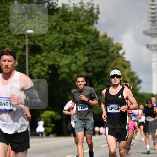 29.06.2025 - hella hamburg halbmarathon Dr. Thomas Lammeyer http://msf.ph/oto/8244715 29.06.2025 09:51:19 Kennedybrücke 1164, 1562, 1644, 1743, 2196, 2296, 3783, 4602, 5091, 5092, 5923, 6684, 6990, 8362, 8901, 9178, 9944, 10384, 10900, 10968, 11202, 11227 meine-sportfotos.de