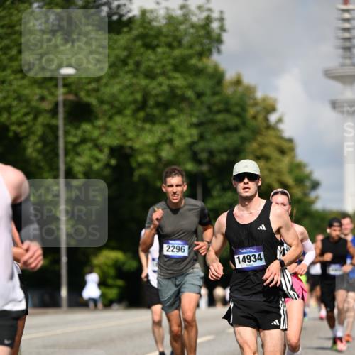 29.06.2025 - hella hamburg halbmarathon Dr. Thomas Lammeyer http://msf.ph/oto/8244739 29.06.2025 09:51:19 Kennedybrücke 1164, 1562, 1644, 1743, 2196, 2296, 3783, 4602, 5091, 5092, 5923, 6684, 6990, 8362, 8901, 9178, 9944, 10384, 10900, 10968, 11202, 11227 meine-sportfotos.de