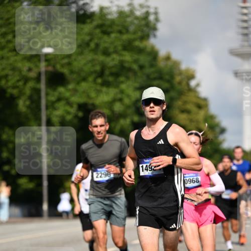 29.06.2025 - hella hamburg halbmarathon Dr. Thomas Lammeyer http://msf.ph/oto/8244768 29.06.2025 09:51:20 Kennedybrücke 1164, 1385, 1562, 1644, 1743, 2196, 2296, 4602, 5091, 5092, 5923, 6684, 6990, 8362, 8901, 9178, 9944, 10384, 10900, 10968, 11202, 11227 meine-sportfotos.de
