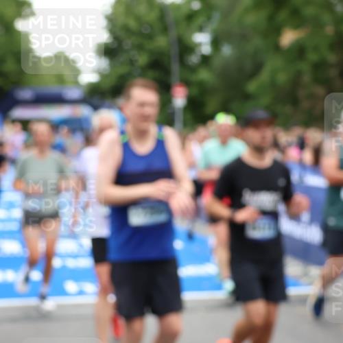 29.06.2025 - hella hamburg halbmarathon Zöllner http://msf.ph/oto/8244796 29.06.2025 10:56:47 Ziel 2378, 3836, 4152, 7646, 8744, 8825, 8996, 9488, 11083, 11870, 14369, 14461, 15134, 15431, 15712, 16043, 16121, 17133, 18340, 18634, 18899 meine-sportfotos.de