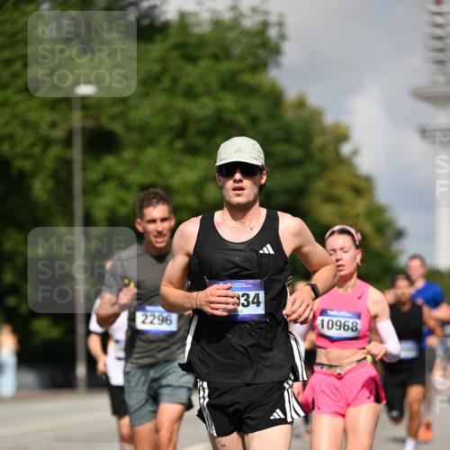 29.06.2025 - hella hamburg halbmarathon Dr. Thomas Lammeyer http://msf.ph/oto/8244830 29.06.2025 09:51:20 Kennedybrücke 1164, 1385, 1562, 1644, 1743, 2196, 2296, 4602, 5091, 5092, 5923, 6684, 6990, 8362, 8901, 9178, 9944, 10384, 10900, 10968, 11202, 11227 meine-sportfotos.de