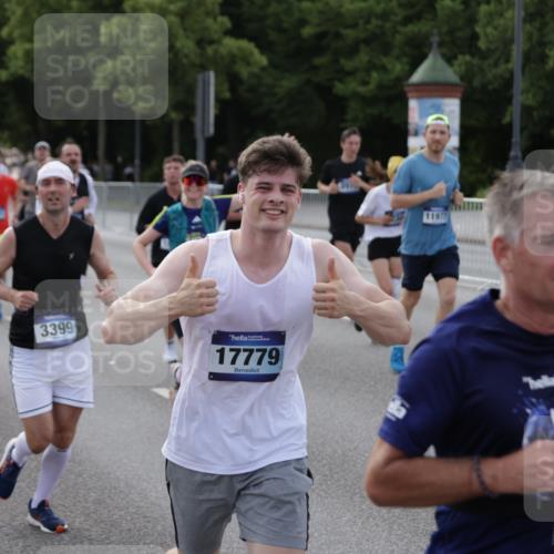 29.06.2025 - hella hamburg halbmarathon Jannik Wohlers http://msf.ph/oto/8244844 29.06.2025 09:55:17 Lombardsbrücke 1120, 1143, 1151, 1461, 1630, 1976, 2284, 2706, 2708, 2718, 2884, 3087, 3213, 3399, 3654, 3692, 3945, 3985, 4033, 4088, 4127, 4324, 4345, 4601, 4847, 4890, 4938, 5421, 5459, 5915, 6009, 6054, 6421, 6481, 6532, 6691, 6994, 7269, 7367, 8216, 8234, 8302, 8390, 8577, 8856, 8927, 8977, 9386, 9491, 9786, 9934, 10115, 10811, 10988, 11309, 11356, 11733, 11819, 11977, 12149, 12277, 12379, 12450, 12519, 13032, 13073, 13799, 13807, 13894, 13996 meine-sportfotos.de