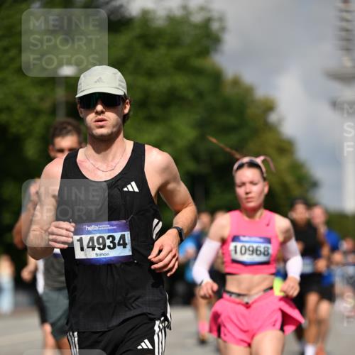 29.06.2025 - hella hamburg halbmarathon Dr. Thomas Lammeyer http://msf.ph/oto/8244890 29.06.2025 09:51:21 Kennedybrücke 1164, 1385, 1562, 1644, 1743, 2196, 2296, 4602, 5091, 5092, 5315, 5923, 6684, 6990, 8362, 8901, 9178, 9944, 10384, 10900, 10968, 11202, 11227 meine-sportfotos.de
