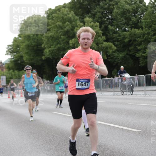 29.06.2025 - hella hamburg halbmarathon Jannik Wohlers http://msf.ph/oto/8244907 29.06.2025 10:30:15 Lombardsbrücke 1059, 1647, 2569, 2754, 2755, 3281, 4198, 4575, 4819, 6344, 6556, 7071, 7120, 9830, 11984, 12460, 12461, 12687, 12688, 14216, 14421, 15299, 15757, 15789, 16504, 16791, 18362, 18795, 18860 meine-sportfotos.de