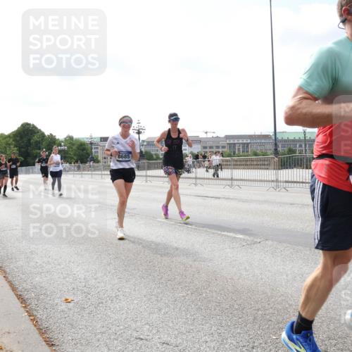29.06.2025 - hella hamburg halbmarathon Lena Gebhardt http://msf.ph/oto/8244913 29.06.2025 10:09:56 Lombardsbrücke 1052, 1456, 1483, 1513, 1548, 1823, 3921, 4592, 5511, 7058, 7081, 7333, 7636, 8090, 8219, 8685, 8890, 9150, 9297, 9306, 9366, 9434, 9674, 9781, 9988, 10036, 10943, 11027, 12255, 12509, 12567, 13739, 16191, 16445, 16455, 16688, 16918, 17148, 17630, 17899, 18076, 18196, 18440, 18707, 19242 meine-sportfotos.de