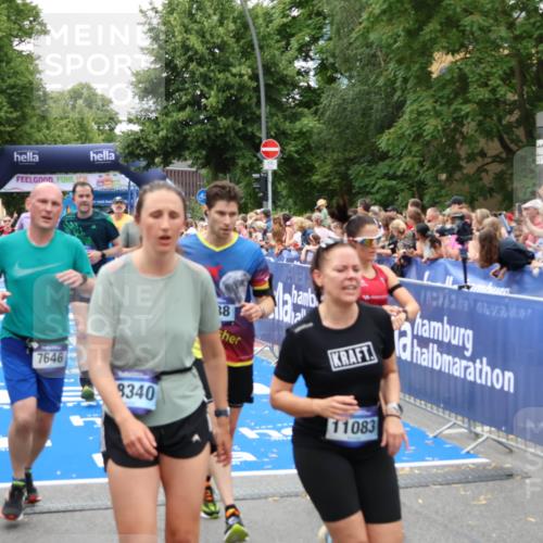 29.06.2025 - hella hamburg halbmarathon Zöllner http://msf.ph/oto/8244934 29.06.2025 10:56:49 Ziel 2378, 3836, 7646, 8825, 8996, 9488, 11870, 13816, 14369, 14461, 15134, 15431, 15712, 16008, 16009, 16043, 16121, 17133, 18634 meine-sportfotos.de