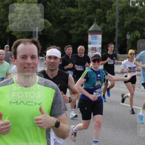 29.06.2025 - hella hamburg halbmarathon Jannik Wohlers http://msf.ph/oto/8244962 29.06.2025 09:55:18 Lombardsbrücke 1120, 1143, 1151, 1267, 1461, 1630, 1976, 2284, 2706, 2708, 2718, 2884, 3087, 3213, 3399, 3654, 3692, 3945, 3985, 4033, 4088, 4127, 4324, 4345, 4601, 4847, 4890, 4938, 5421, 5459, 5915, 6009, 6054, 6421, 6481, 6532, 6691, 6994, 7269, 7367, 8216, 8234, 8302, 8390, 8577, 8856, 8927, 8977, 9386, 9491, 9786, 9934, 10115, 10811, 10988, 11309, 11356, 11733, 11819, 11977, 12149, 12277, 12379, 12450, 12519, 13032, 13073, 13799, 13807, 13894, 13996, 14239 meine-sportfotos.de