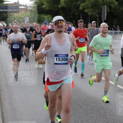 29.06.2025 - hella hamburg halbmarathon Jannik Wohlers http://msf.ph/oto/8244990 29.06.2025 09:55:19 Lombardsbrücke 1120, 1143, 1151, 1267, 1461, 1630, 2284, 2706, 2708, 2718, 2884, 3087, 3213, 3399, 3654, 3692, 3945, 3985, 4033, 4088, 4127, 4324, 4345, 4601, 4847, 4890, 4938, 5421, 5459, 5915, 6009, 6054, 6421, 6481, 6532, 6691, 6994, 7056, 7269, 7367, 8216, 8234, 8302, 8390, 8577, 8856, 8927, 8977, 9386, 9491, 9786, 9934, 10115, 10811, 10988, 11309, 11356, 11733, 11819, 11977, 12149, 12277, 12379, 12450, 12519, 13032, 13073, 13799, 13807, 13894, 13996, 14239 meine-sportfotos.de
