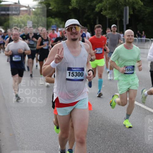 29.06.2025 - hella hamburg halbmarathon Jannik Wohlers http://msf.ph/oto/8244995 29.06.2025 09:55:19 Lombardsbrücke 1120, 1143, 1151, 1267, 1461, 1630, 2284, 2706, 2708, 2718, 2884, 3087, 3213, 3399, 3654, 3692, 3945, 3985, 4033, 4088, 4127, 4324, 4345, 4601, 4847, 4890, 4938, 5421, 5459, 5915, 6009, 6054, 6421, 6481, 6532, 6691, 6994, 7056, 7269, 7367, 8216, 8234, 8302, 8390, 8577, 8856, 8927, 8977, 9386, 9491, 9786, 9934, 10115, 10811, 10988, 11309, 11356, 11733, 11819, 11977, 12149, 12277, 12379, 12450, 12519, 13032, 13073, 13799, 13807, 13894, 13996, 14239 meine-sportfotos.de