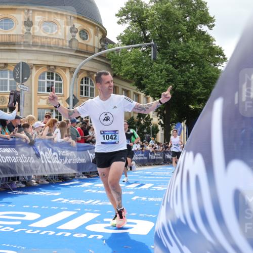 29.06.2025 - hella hamburg halbmarathon Strokosch-Dieckow http://msf.ph/oto/8244999 29.06.2025 10:38:23 Ziel 1042, 1688, 1710, 2745, 3014, 3431, 3790, 6095, 7110, 8571, 14992, 16075, 16280, 18357, 18761 meine-sportfotos.de