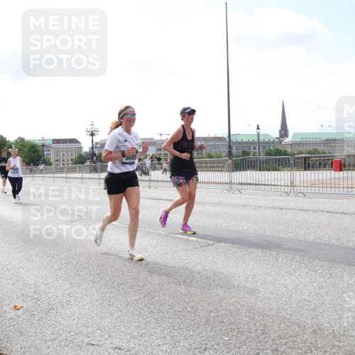 29.06.2025 - hella hamburg halbmarathon Lena Gebhardt http://msf.ph/oto/8245011 29.06.2025 10:09:56 Lombardsbrücke 1052, 1456, 1483, 1513, 1548, 1823, 3921, 4592, 5511, 7058, 7081, 7333, 7636, 8090, 8219, 8685, 8890, 9150, 9297, 9306, 9366, 9434, 9674, 9781, 9988, 10036, 10943, 11027, 12255, 12509, 12567, 13739, 16191, 16445, 16455, 16688, 16918, 17148, 17630, 17899, 18076, 18196, 18440, 18707, 19242 meine-sportfotos.de