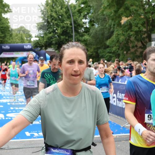 29.06.2025 - hella hamburg halbmarathon Zöllner http://msf.ph/oto/8245038 29.06.2025 10:56:50 Ziel 2378, 3836, 8825, 8996, 13816, 14369, 14461, 15134, 15431, 15712, 16008, 16009, 16043, 16121, 16679, 17133, 18634 meine-sportfotos.de