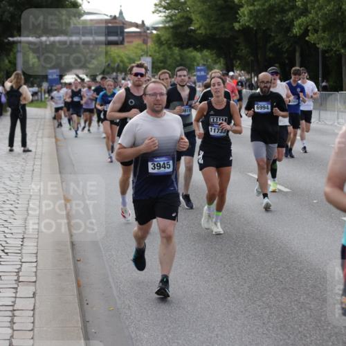 29.06.2025 - hella hamburg halbmarathon Jannik Wohlers http://msf.ph/oto/8245058 29.06.2025 09:55:20 Lombardsbrücke 1120, 1143, 1151, 1267, 1461, 1630, 2284, 2706, 2708, 2718, 2884, 3087, 3213, 3399, 3654, 3692, 3945, 3985, 4033, 4088, 4127, 4324, 4345, 4346, 4601, 4847, 4890, 4938, 5421, 5459, 5915, 6009, 6054, 6421, 6481, 6532, 6691, 6994, 7056, 7269, 7367, 8216, 8234, 8302, 8390, 8577, 8856, 8927, 8977, 9386, 9491, 9786, 9934, 10115, 10603, 10811, 10988, 11309, 11356, 11733, 11819, 11977, 12149, 12277, 12379, 12450, 12519, 13032, 13073, 13799, 13807, 13894, 13996, 14239 meine-sportfotos.de