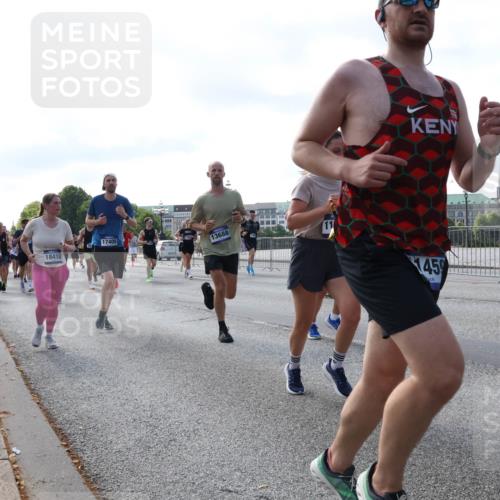 29.06.2025 - hella hamburg halbmarathon Lena Gebhardt http://msf.ph/oto/8245061 29.06.2025 09:56:31 Lombardsbrücke 1061, 1452, 1460, 1496, 1499, 1502, 1592, 1628, 1833, 1877, 2013, 2058, 2082, 2083, 2208, 2260, 2378, 2504, 2771, 2953, 2996, 3060, 3256, 3296, 3310, 3652, 4065, 4077, 4377, 4404, 4635, 4711, 4833, 5169, 5194, 5482, 5600, 5607, 5839, 5978, 6115, 6168, 6286, 6511, 6512, 6561, 6562, 7178, 7332, 7383, 7475, 7583, 7943, 8261, 8335, 8361, 8514, 8587, 8618, 8863, 8921, 8968, 8989, 8996, 9246, 9537, 9597, 9638, 10596 meine-sportfotos.de