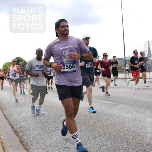 29.06.2025 - hella hamburg halbmarathon Lena Gebhardt http://msf.ph/oto/8245081 29.06.2025 10:33:58 Lombardsbrücke 1189, 1275, 1417, 1705, 1787, 1896, 2265, 2342, 2482, 2496, 2526, 2776, 2933, 3145, 3170, 3264, 3340, 3345, 3560, 3829, 3848, 4361, 4433, 4449, 4479, 4696, 4807, 4942, 5075, 5096, 5141, 5557, 5561, 5566, 5569, 5584, 5691, 5821, 5822, 5887, 6109, 6364, 6515, 6516, 6854, 6956, 6999, 7027, 7324, 7329, 7565, 7653, 8021, 8157, 8202, 8277, 8282, 8349, 8375, 8377, 8383, 8401, 8891, 9094, 9234, 9438, 9799, 9875, 9995, 10007, 10071, 10360, 10561, 11811 meine-sportfotos.de