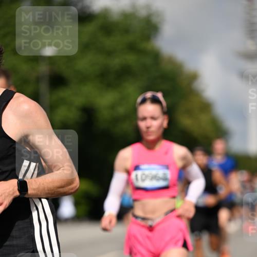 29.06.2025 - hella hamburg halbmarathon Dr. Thomas Lammeyer http://msf.ph/oto/8245093 29.06.2025 09:51:21 Kennedybrücke 1164, 1385, 1562, 1644, 1743, 2196, 2296, 4602, 5091, 5092, 5315, 5923, 6684, 6990, 8362, 8901, 9178, 9944, 10384, 10900, 10968, 11202, 11227 meine-sportfotos.de
