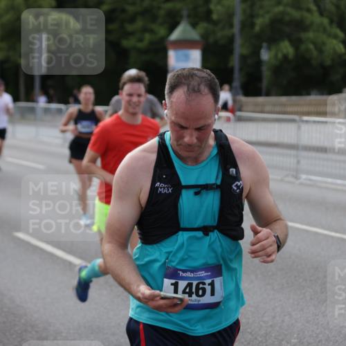 29.06.2025 - hella hamburg halbmarathon Jannik Wohlers http://msf.ph/oto/8245113 29.06.2025 09:55:20 Lombardsbrücke 1120, 1143, 1151, 1267, 1461, 1630, 2284, 2706, 2708, 2718, 2884, 3087, 3213, 3399, 3654, 3692, 3945, 3985, 4033, 4088, 4127, 4324, 4345, 4346, 4601, 4847, 4890, 4938, 5421, 5459, 5915, 6009, 6054, 6421, 6481, 6532, 6691, 6994, 7056, 7269, 7367, 8216, 8234, 8302, 8390, 8577, 8856, 8927, 8977, 9386, 9491, 9786, 9934, 10115, 10603, 10811, 10988, 11309, 11356, 11733, 11819, 11977, 12149, 12277, 12379, 12450, 12519, 13032, 13073, 13799, 13807, 13894, 13996, 14239 meine-sportfotos.de