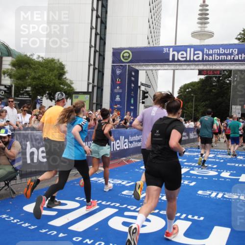 29.06.2025 - hella hamburg halbmarathon Michael Strokosch http://msf.ph/oto/8245114 29.06.2025 10:56:48 Ziel 2378, 3836, 4152, 7646, 8744, 8825, 8996, 9488, 11083, 11870, 14369, 14461, 15134, 15431, 15712, 16043, 16121, 17133, 18340, 18634, 18899 meine-sportfotos.de