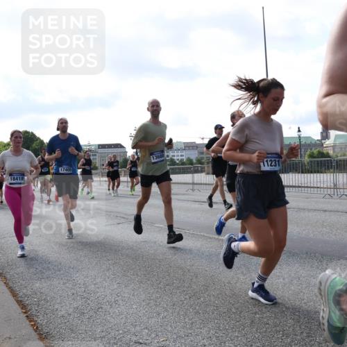 29.06.2025 - hella hamburg halbmarathon Lena Gebhardt http://msf.ph/oto/8245136 29.06.2025 09:56:31 Lombardsbrücke 1061, 1452, 1460, 1496, 1499, 1502, 1592, 1628, 1833, 1877, 2013, 2058, 2082, 2083, 2208, 2260, 2378, 2504, 2771, 2953, 2996, 3060, 3256, 3296, 3310, 3652, 4065, 4077, 4377, 4404, 4635, 4711, 4833, 5169, 5194, 5482, 5600, 5607, 5839, 5978, 6115, 6168, 6286, 6511, 6512, 6561, 6562, 7178, 7332, 7383, 7475, 7583, 7943, 8261, 8335, 8361, 8514, 8587, 8618, 8863, 8921, 8968, 8989, 8996, 9246, 9537, 9597, 9638, 10596 meine-sportfotos.de