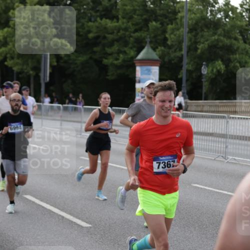 29.06.2025 - hella hamburg halbmarathon Jannik Wohlers http://msf.ph/oto/8245179 29.06.2025 09:55:21 Lombardsbrücke 1120, 1143, 1151, 1267, 1461, 1630, 2284, 2706, 2708, 2718, 2884, 3087, 3213, 3399, 3654, 3692, 3945, 3985, 4033, 4088, 4127, 4324, 4345, 4346, 4601, 4847, 4890, 4938, 5421, 5459, 6009, 6054, 6421, 6481, 6691, 6994, 7056, 7100, 7269, 7367, 8216, 8234, 8302, 8390, 8577, 8977, 9386, 9491, 9551, 9786, 9934, 10115, 10603, 10811, 11309, 11356, 11733, 11819, 11977, 12149, 12277, 12379, 12450, 12519, 13032, 13073, 13799, 13807, 13894, 13996, 14239 meine-sportfotos.de