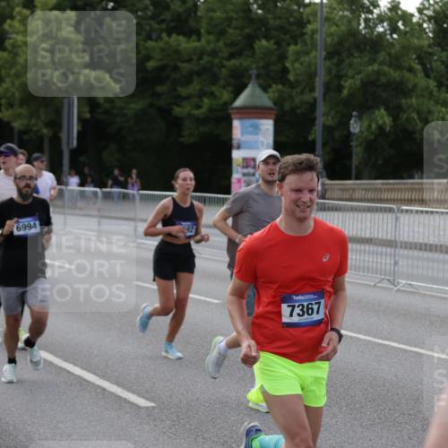 29.06.2025 - hella hamburg halbmarathon Jannik Wohlers http://msf.ph/oto/8245200 29.06.2025 09:55:21 Lombardsbrücke 1120, 1143, 1151, 1267, 1461, 1630, 2284, 2706, 2708, 2718, 2884, 3087, 3213, 3399, 3654, 3692, 3945, 3985, 4033, 4088, 4127, 4324, 4345, 4346, 4601, 4847, 4890, 4938, 5421, 5459, 6009, 6054, 6421, 6481, 6691, 6994, 7056, 7100, 7269, 7367, 8216, 8234, 8302, 8390, 8577, 8977, 9386, 9491, 9551, 9786, 9934, 10115, 10603, 10811, 11309, 11356, 11733, 11819, 11977, 12149, 12277, 12379, 12450, 12519, 13032, 13073, 13799, 13807, 13894, 13996, 14239 meine-sportfotos.de