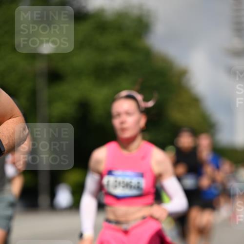 29.06.2025 - hella hamburg halbmarathon Dr. Thomas Lammeyer http://msf.ph/oto/8245221 29.06.2025 09:51:22 Kennedybrücke 1164, 1385, 1562, 1644, 1743, 2196, 2296, 4602, 4860, 5091, 5092, 5315, 5923, 6684, 6990, 8362, 8901, 9178, 9944, 10384, 10900, 10968, 11202, 11227 meine-sportfotos.de