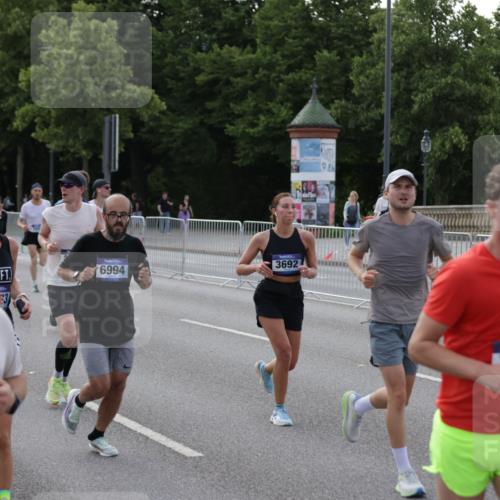 29.06.2025 - hella hamburg halbmarathon Jannik Wohlers http://msf.ph/oto/8245223 29.06.2025 09:55:21 Lombardsbrücke 1120, 1143, 1151, 1267, 1461, 1630, 2284, 2706, 2708, 2718, 2884, 3087, 3213, 3399, 3654, 3692, 3945, 3985, 4033, 4088, 4127, 4324, 4345, 4346, 4601, 4847, 4890, 4938, 5421, 5459, 6009, 6054, 6421, 6481, 6691, 6994, 7056, 7100, 7269, 7367, 8216, 8234, 8302, 8390, 8577, 8977, 9386, 9491, 9551, 9786, 9934, 10115, 10603, 10811, 11309, 11356, 11733, 11819, 11977, 12149, 12277, 12379, 12450, 12519, 13032, 13073, 13799, 13807, 13894, 13996, 14239 meine-sportfotos.de