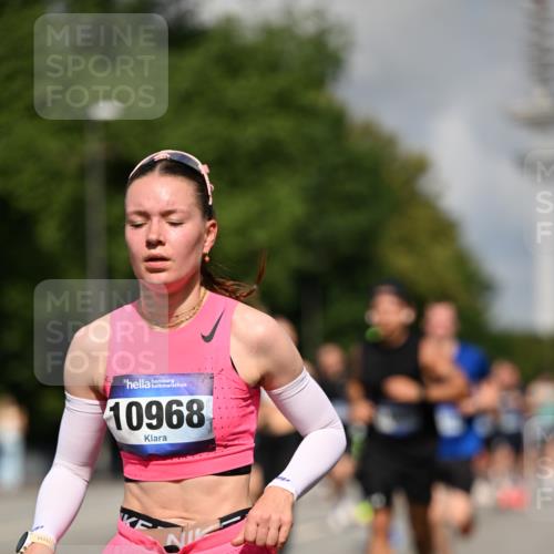29.06.2025 - hella hamburg halbmarathon Dr. Thomas Lammeyer http://msf.ph/oto/8245235 29.06.2025 09:51:22 Kennedybrücke 1164, 1385, 1562, 1644, 1743, 2196, 2296, 4602, 4860, 5091, 5092, 5315, 5923, 6684, 6990, 8362, 8901, 9178, 9944, 10384, 10900, 10968, 11202, 11227 meine-sportfotos.de